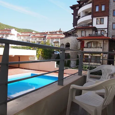 Breeze Yasen Apartment *